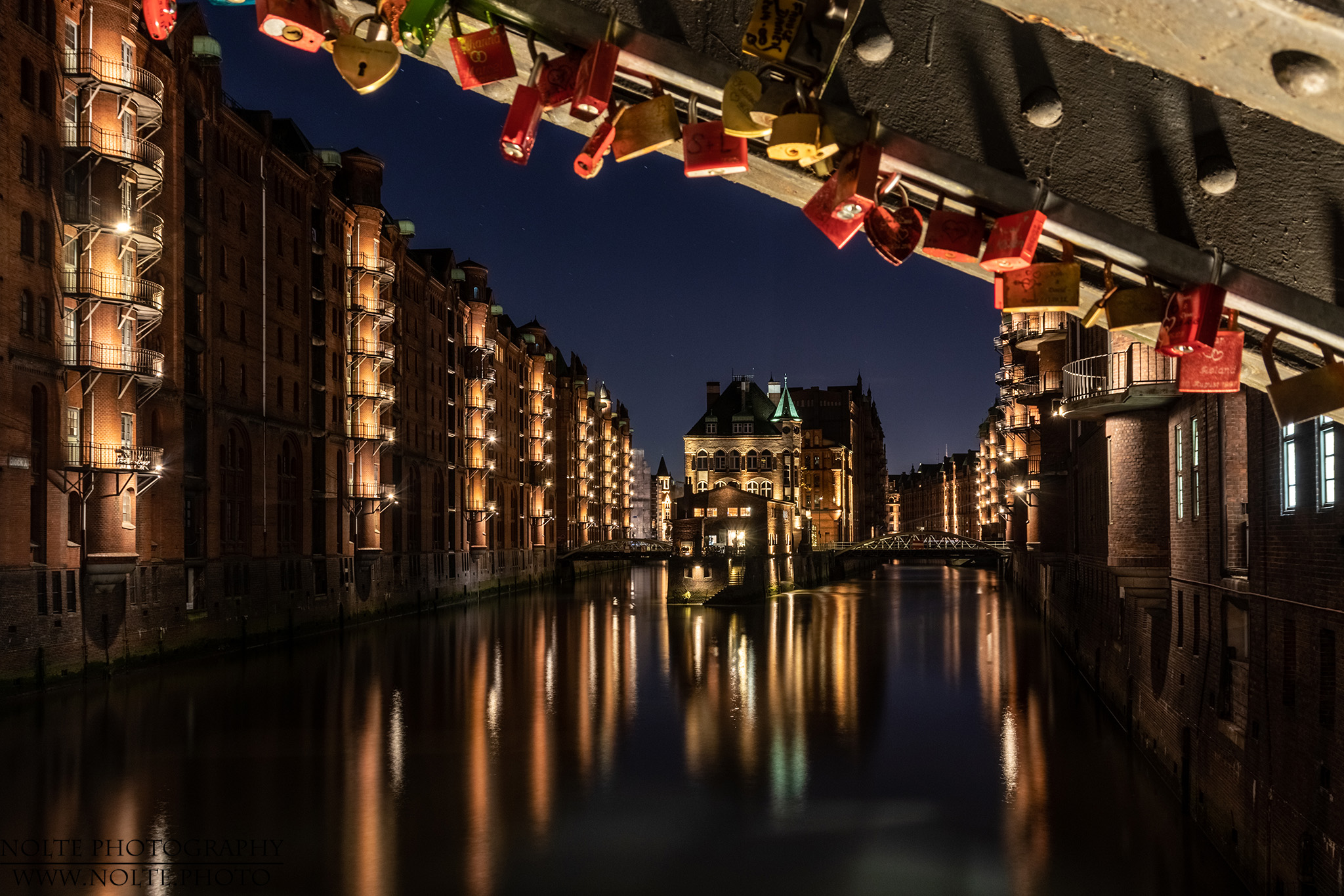 Ein Schloss, von Schlössern eingerahmt